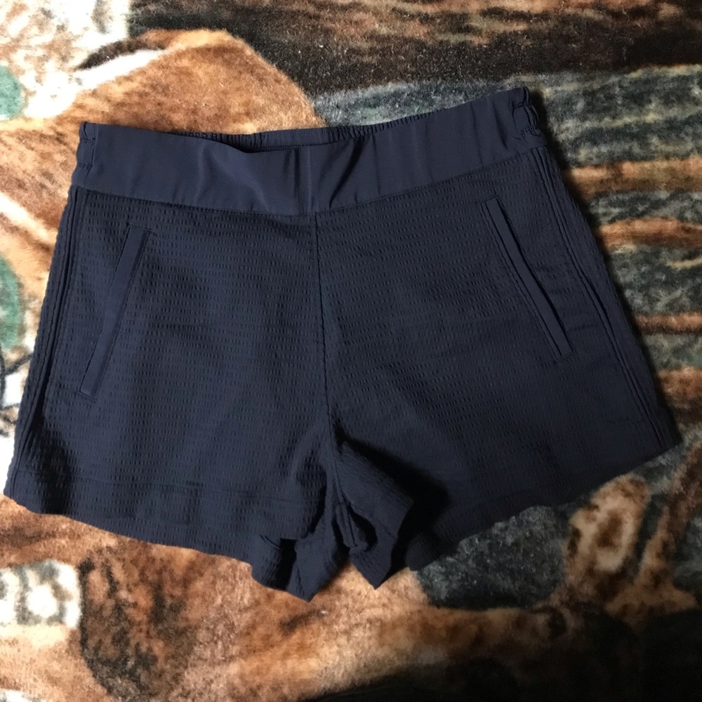 Lululemon athletica pack Light Short size 4